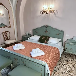 Guest house In The Center Of, Florence